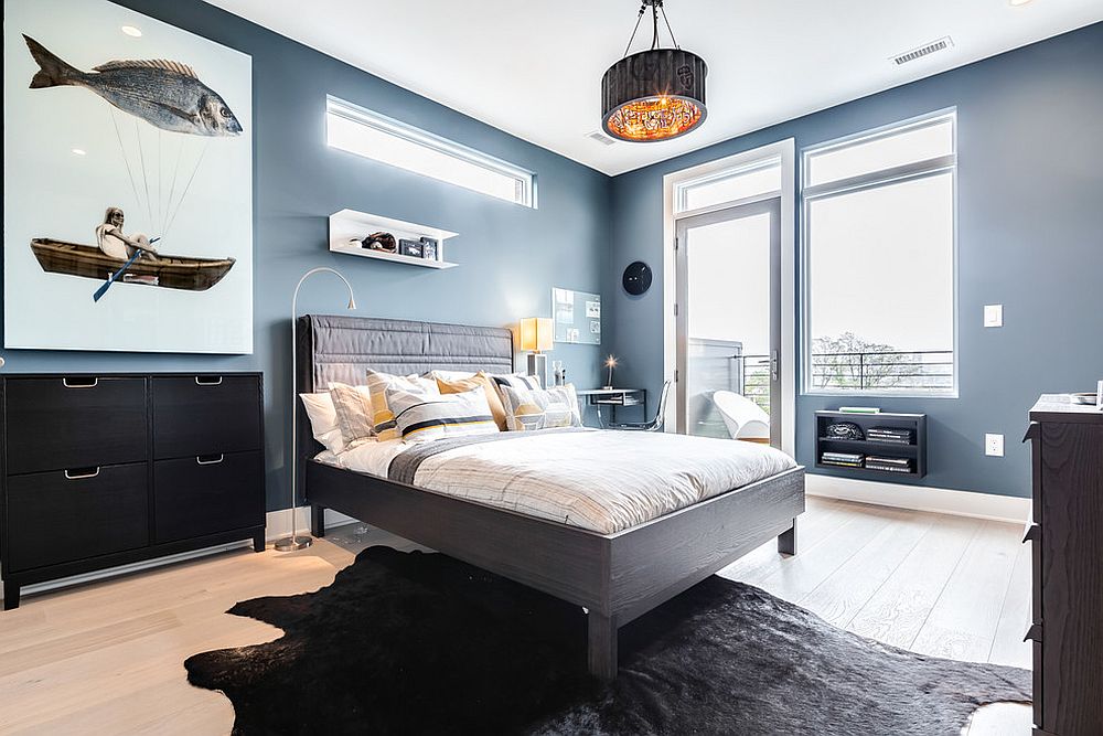 Wooden bedroom decor and the bed frame bring gray to this Scandinavian style bedroom in blue