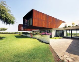 House N: Cantilevered Modern Holiday Home on a Peruvian Horse Ranch