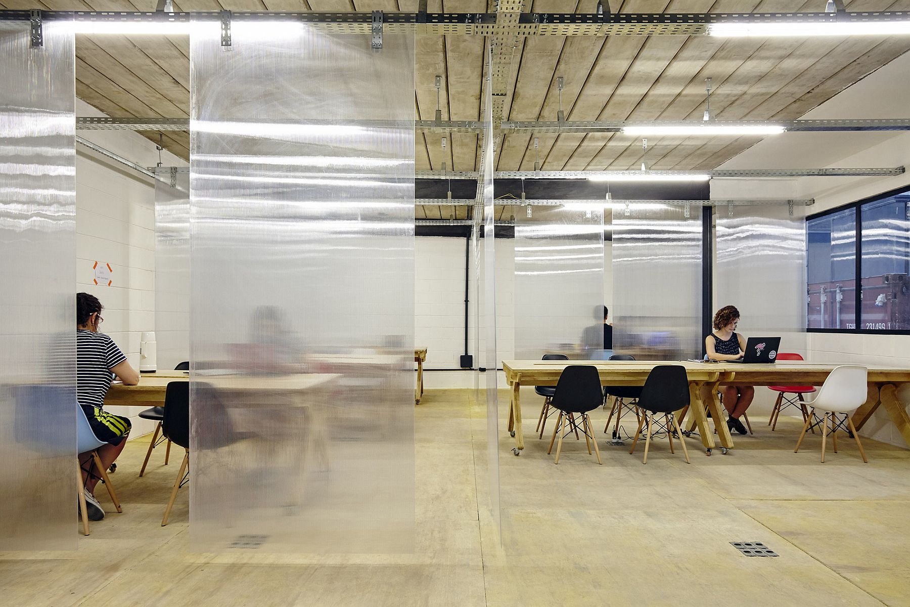 Co-working-spaces-inside-the-innovative-Rio-Warehouse-hub