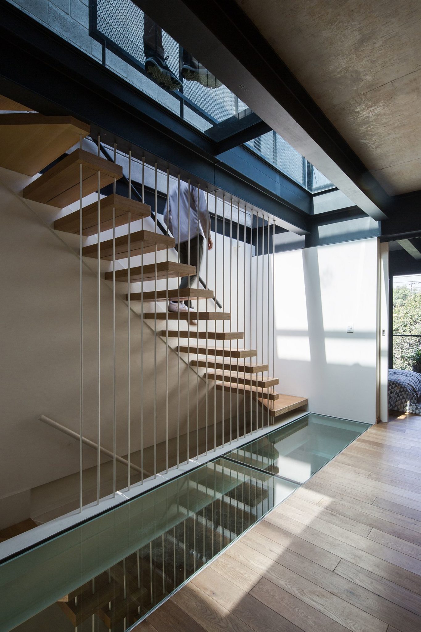 Concrete, steel and wood shape a stylish and minimal townhouse