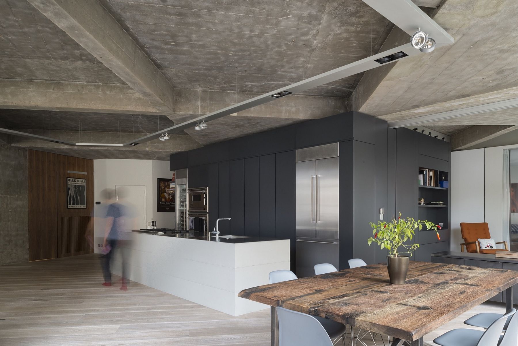 Contemporary-kitchen-island-in-white-and-cabinet-joinery-in-gray