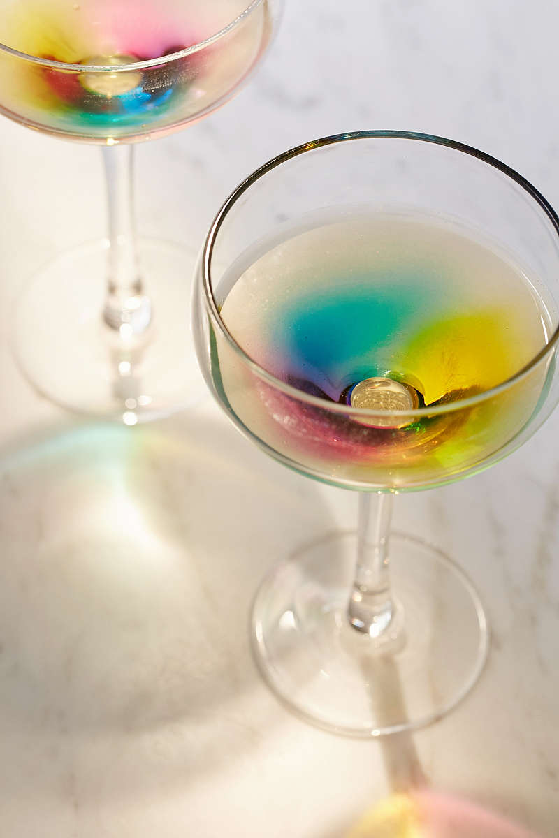 Coupe-glasses-with-a-rainbow-finish