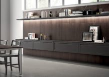 Elegant and contemporary living room composition that interacts with the kitchen 217x155 Living Carattere: Sophisticated and Minimal Spaces Designed for Urban Lifestyle