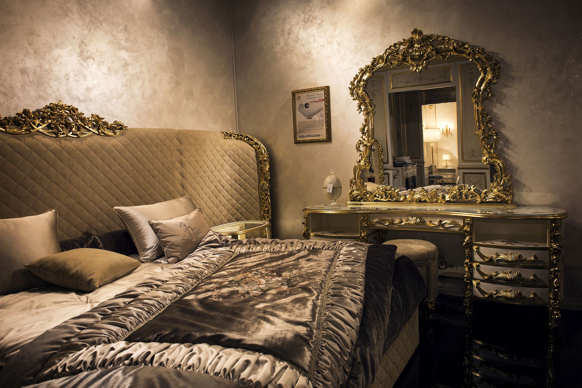 Exquisite mirror with gold frame for the classic bedroom makeup vanity