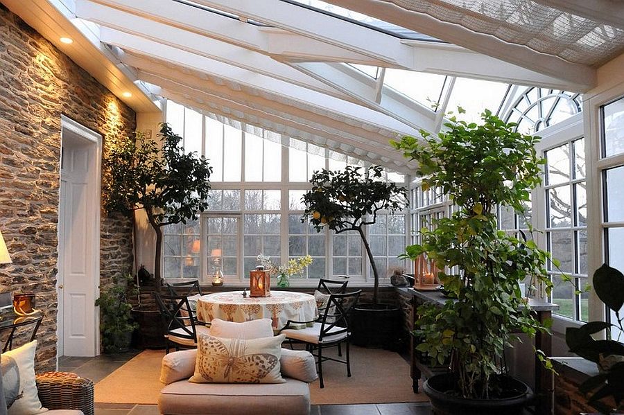 Exquisite-use-of-indoors-plants-inside-the-sunroom