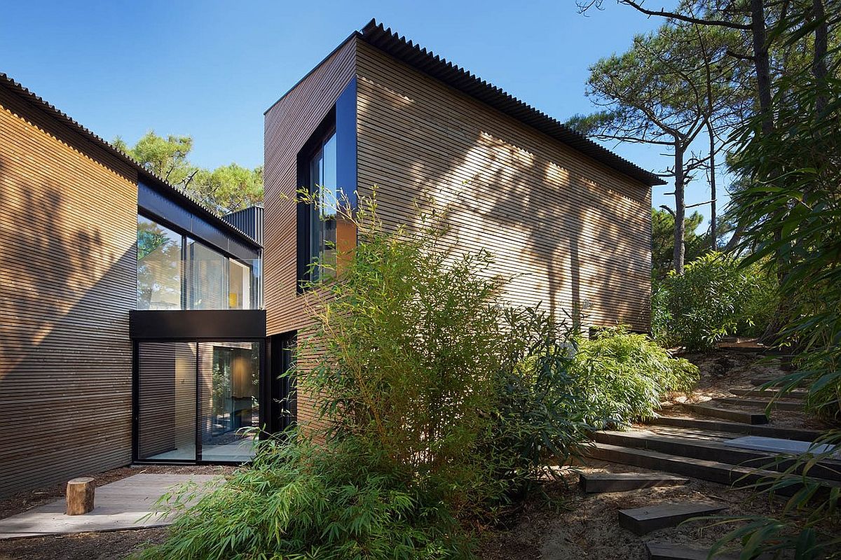 Glass walkways connect individual units of Cabane au Cap Ferret