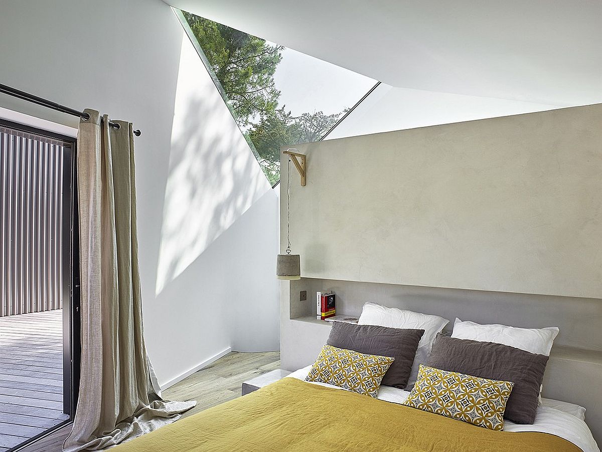 Innovative skylight brings the landscape into the bedroom