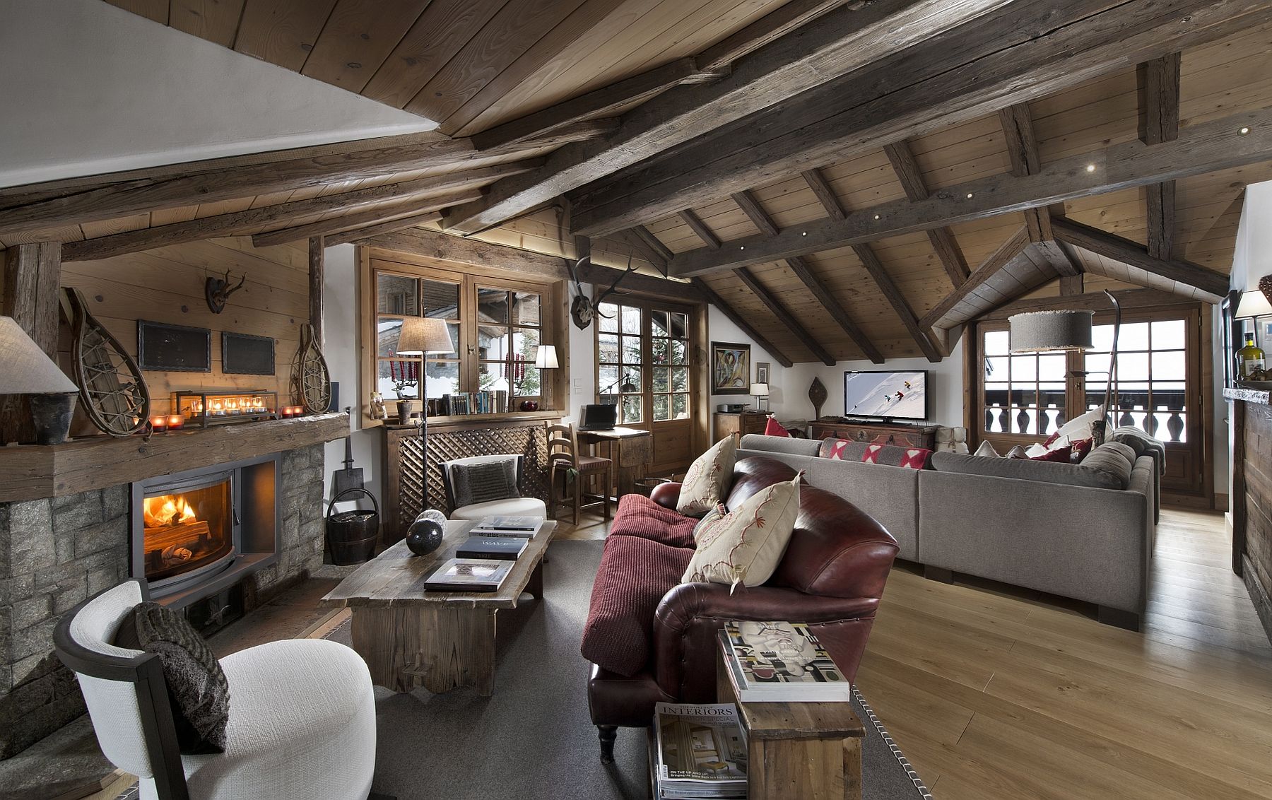 Living room of Chalet Le Namaste with a cozy fireplace