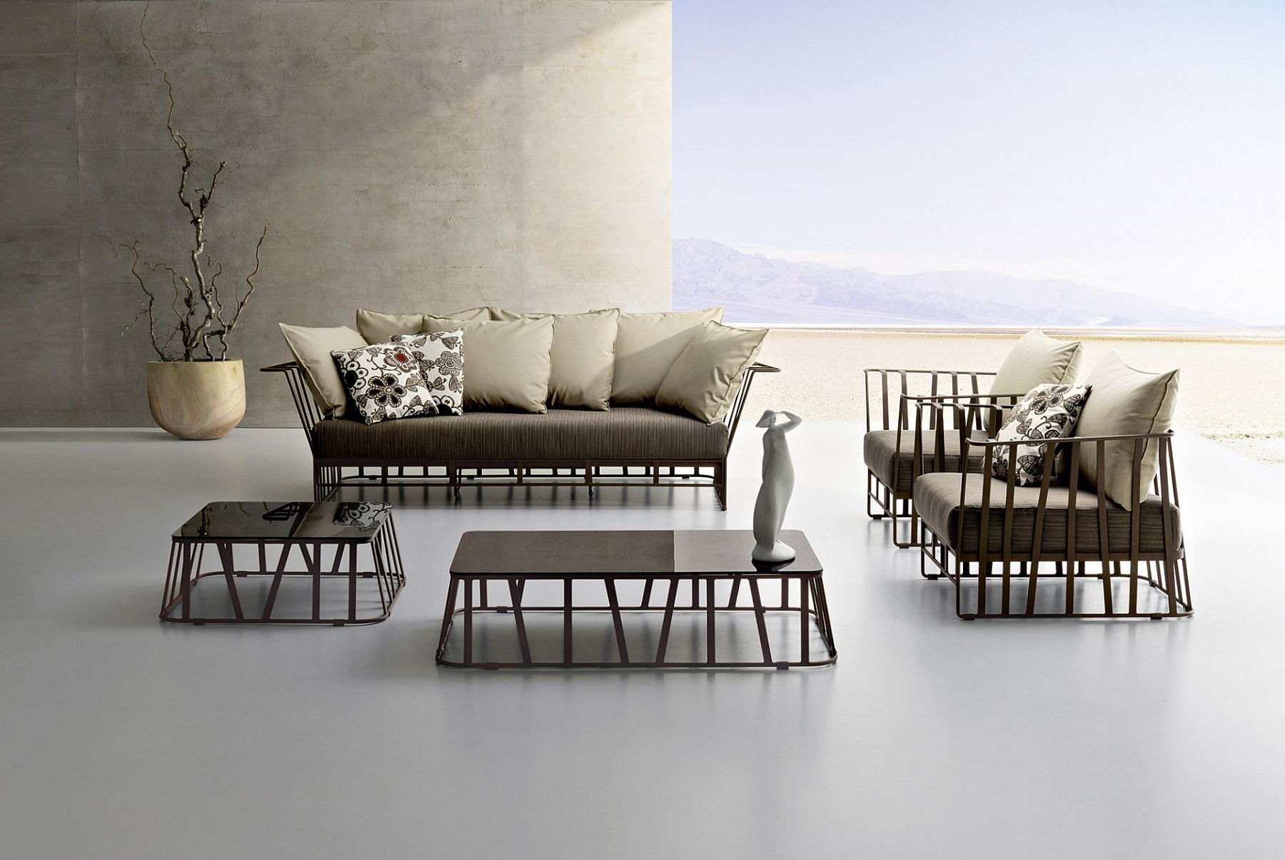 Minimal and stylish outdoor decor from Roberti