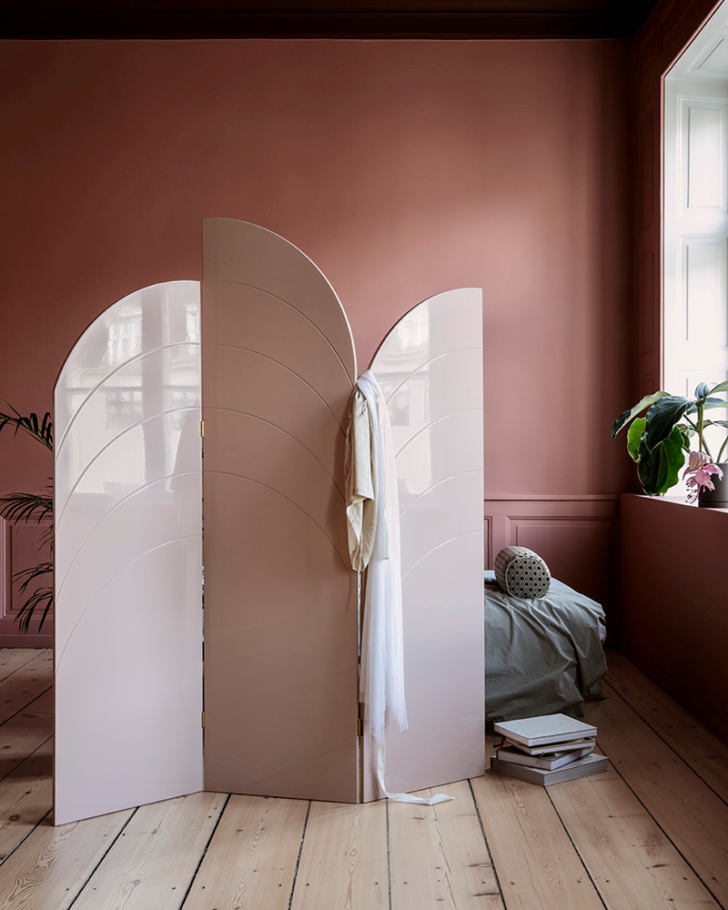 Modern room divider in rose