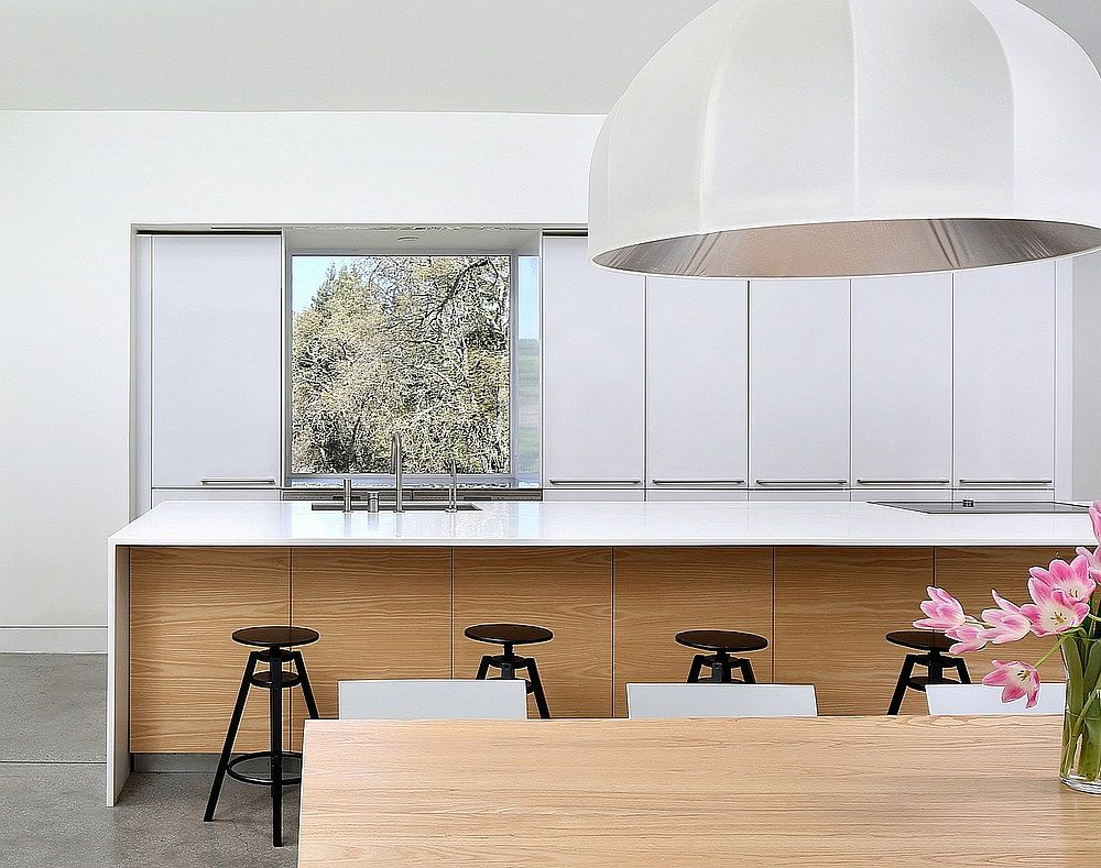 Oversized pendants for the contemporary dining room