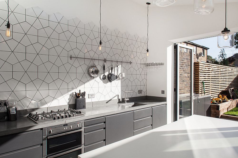 Polished-and-monochromatic-kitchen-with-geo-style