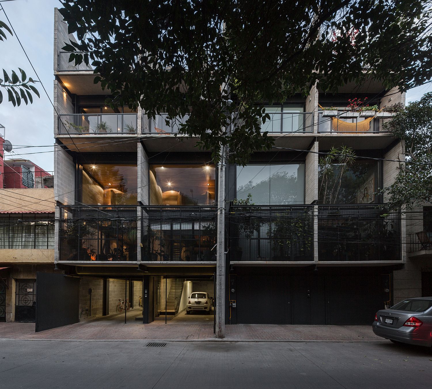 Series-of-four-modern-townhouses-pn-twin-lots-in-Mexico-City