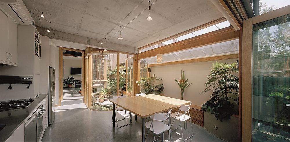 Skylights-bring-ventilation-into-the-dining-area-and-kitchen