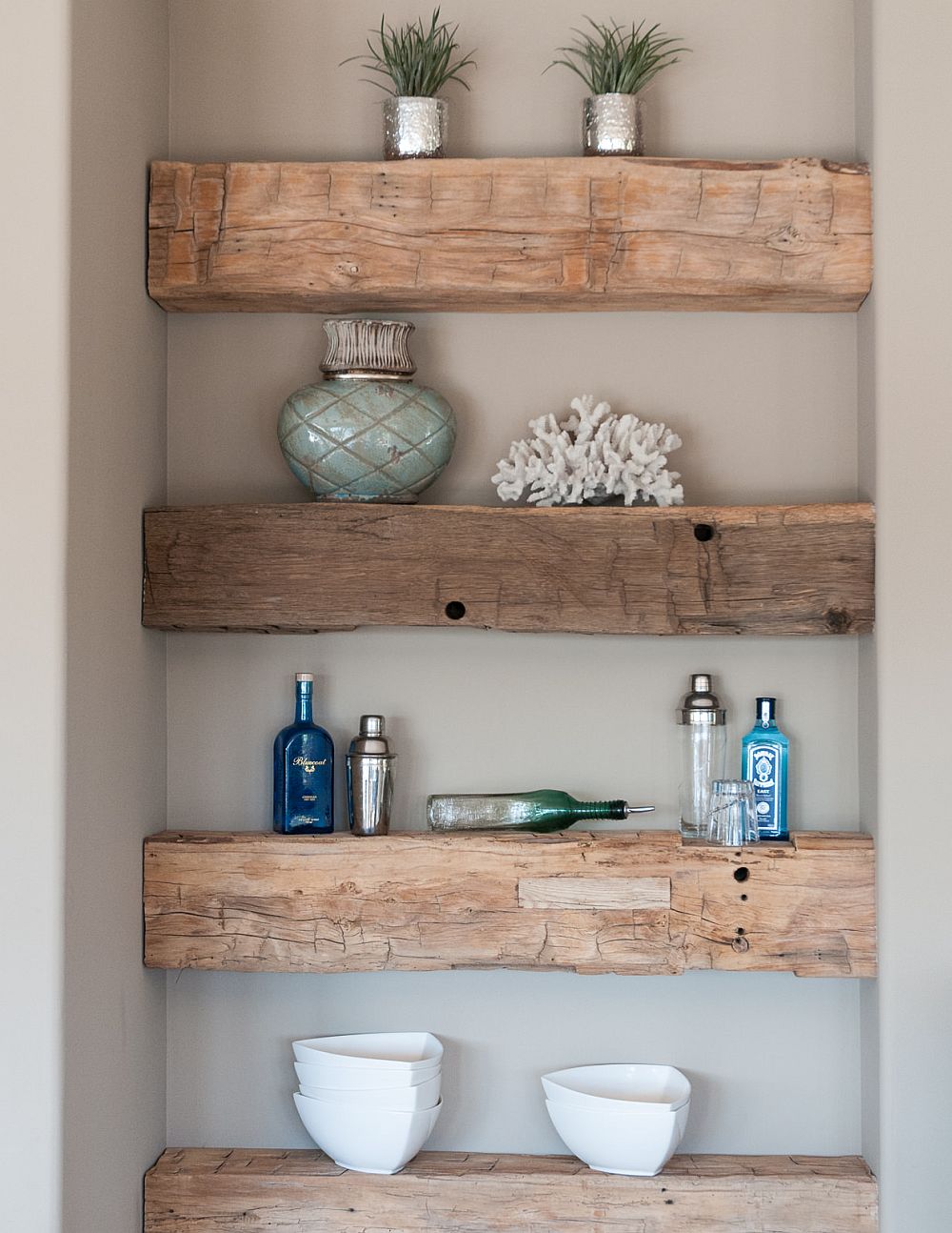 Turn the small niche in the kitchen into an attractive display with DIY shelves