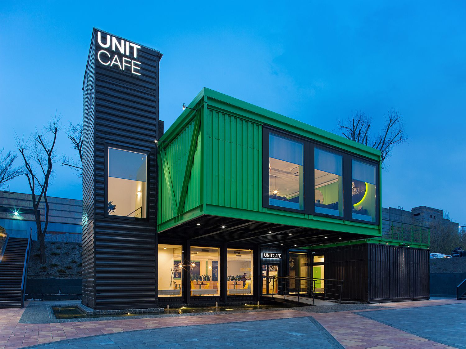 Unit-Cafe-in-Kiev-built-using-shipping-containers