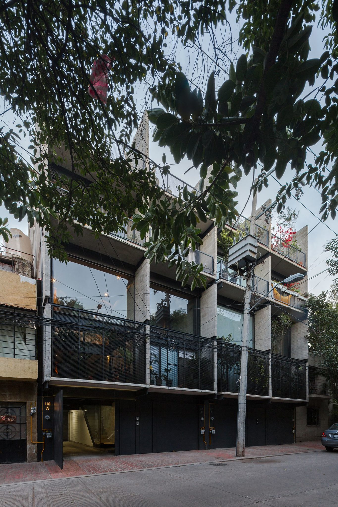 View-from-the-street-of-the-Townhouses-Hipódromo-in-Mexico-City