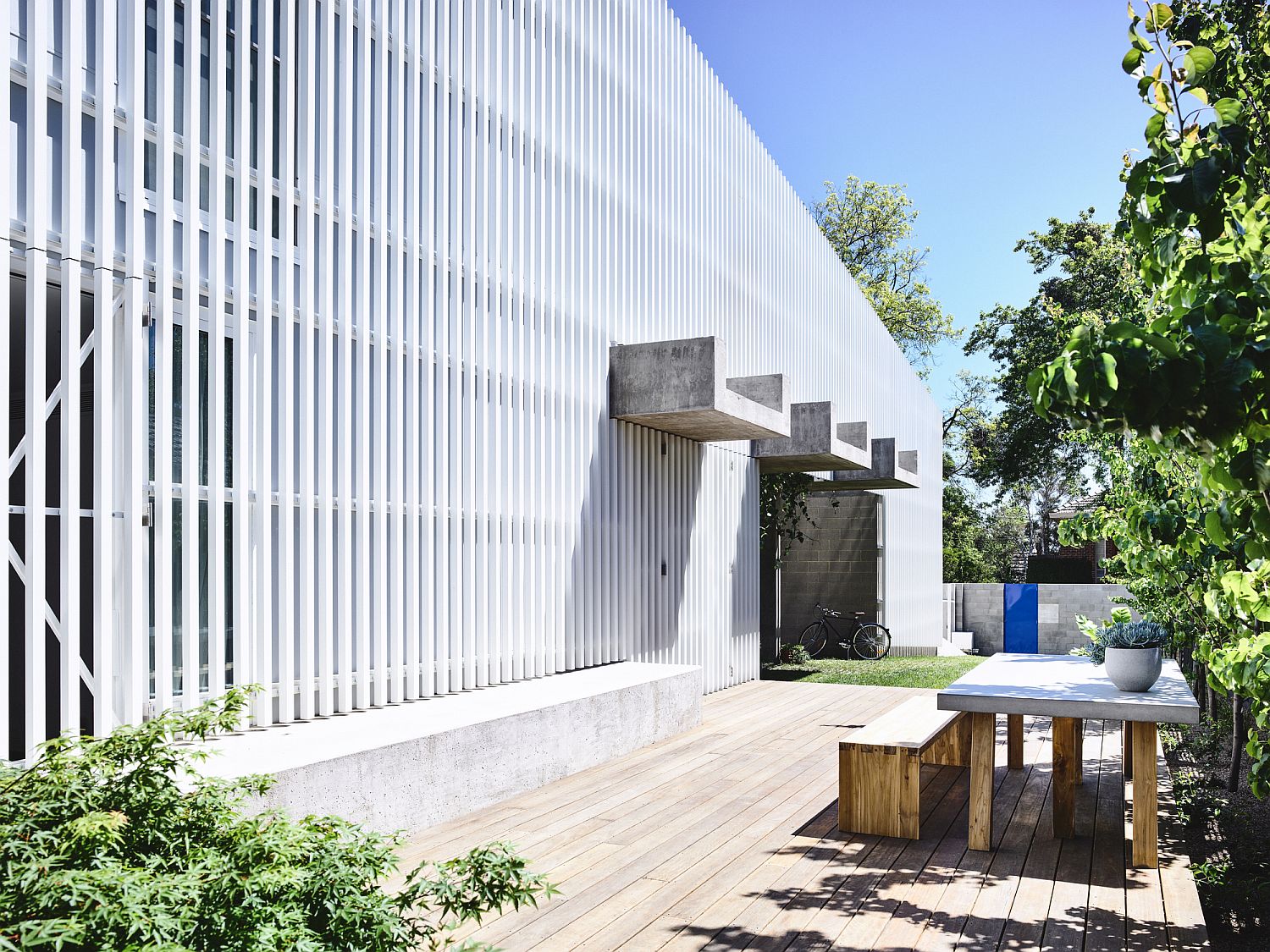 White metal grille shapes the street facade of this contemporary Aussie home