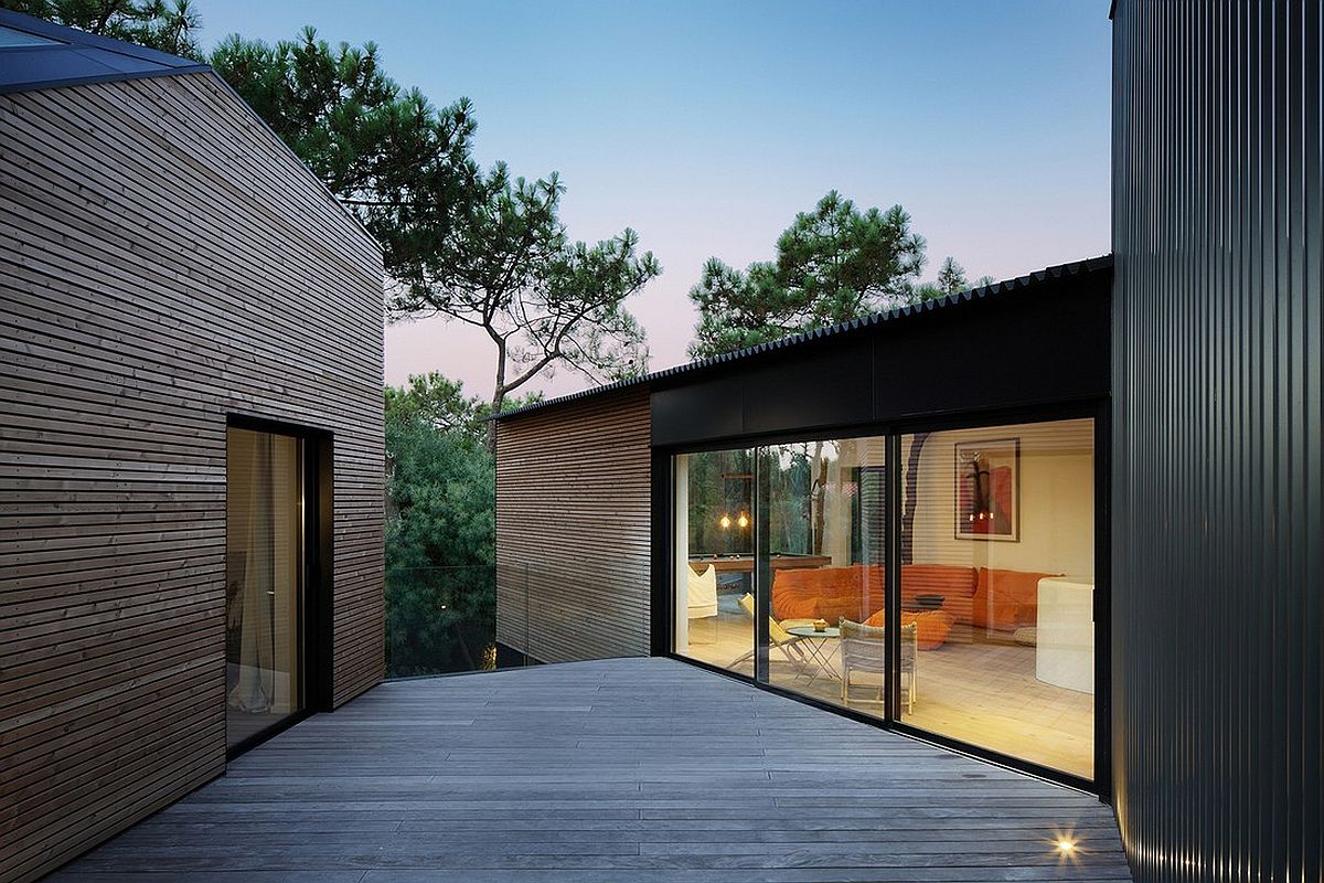 Wooden deck between the two units of the holiday home