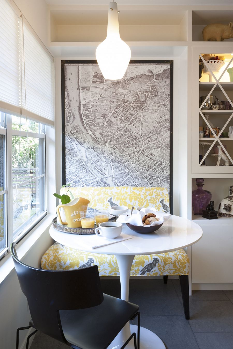 A-touch-of-sunny-yellow-for-the-cozy-breakfast-nook
