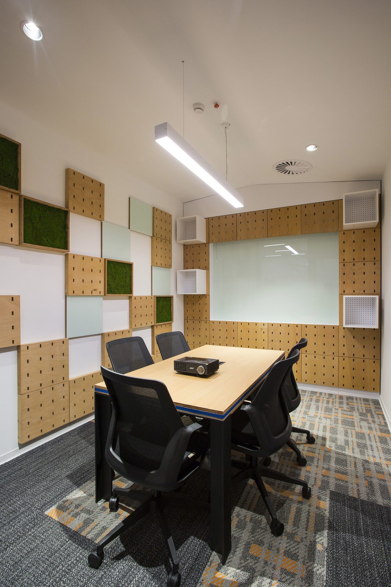 Adaptable and modern conference room in the office