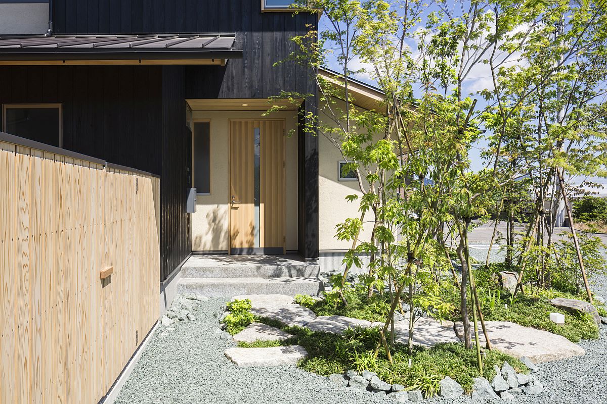 Asian style entry design with gravel