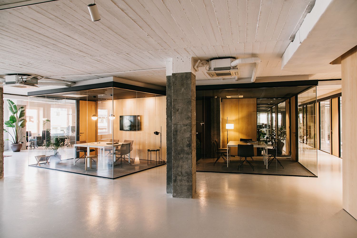 White with a Dash of Industrial Charm: CLOUD Coworking in Barcelona