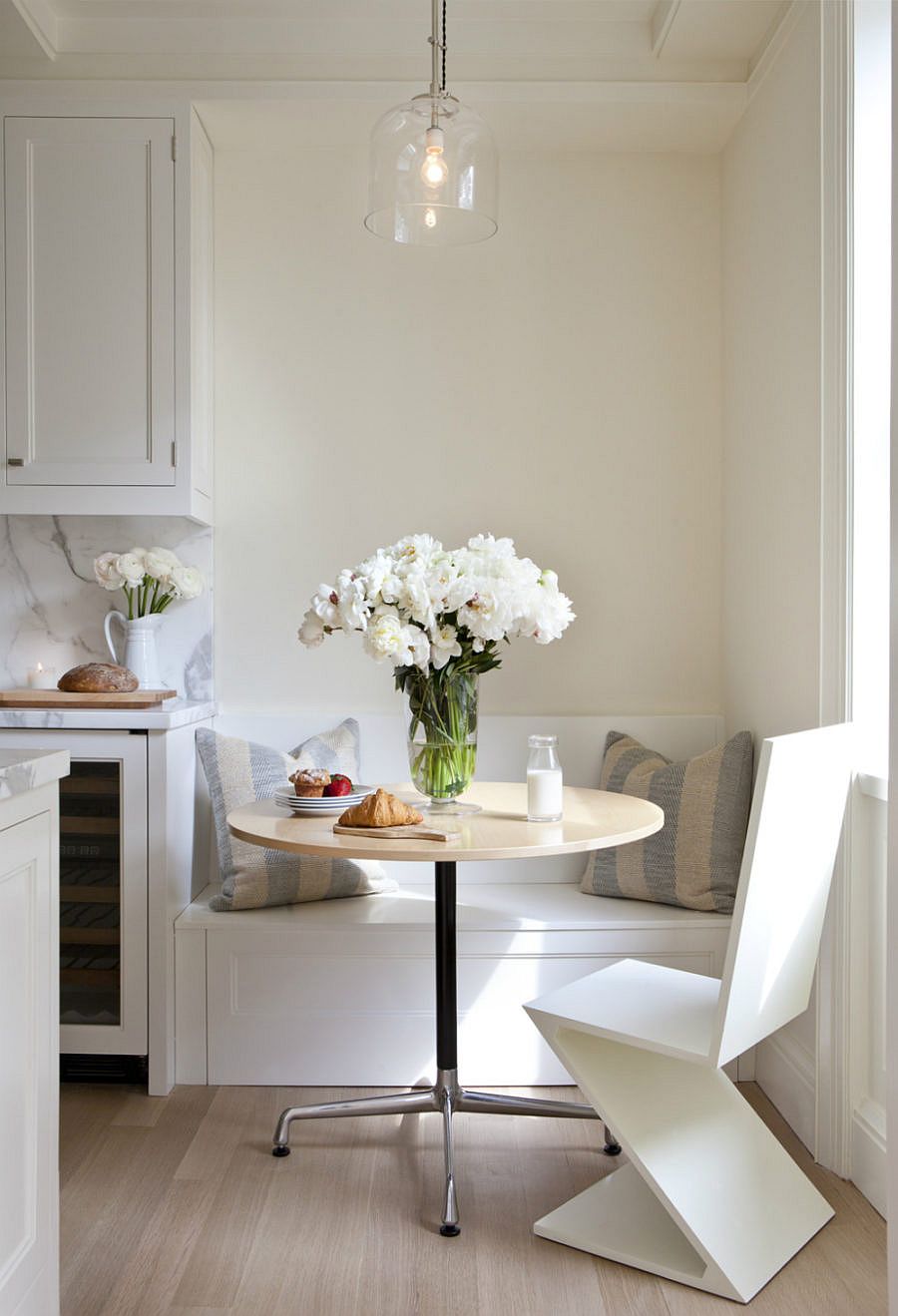 18 Tiny Breakfast Nooks for Two with Space Saving Goodness