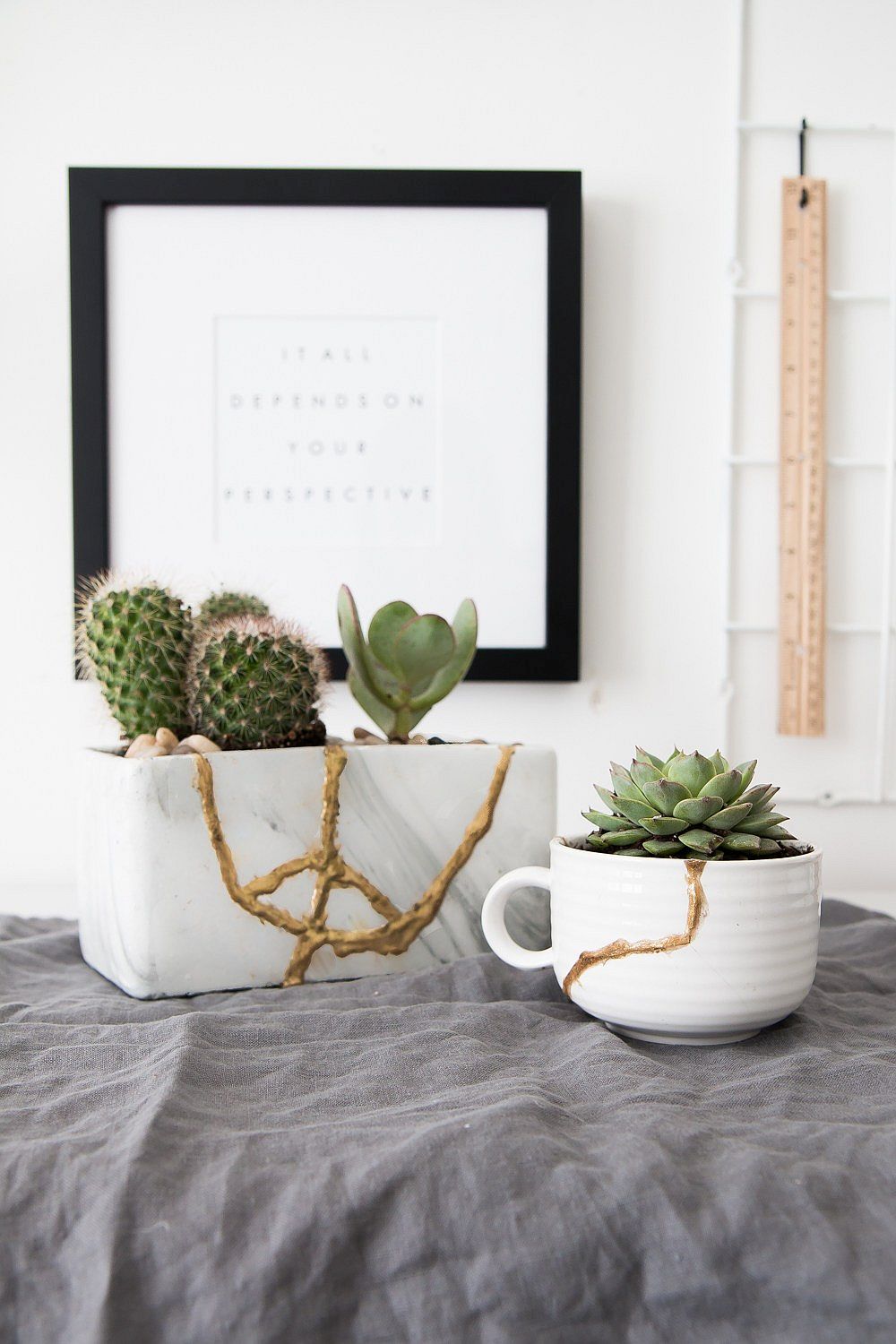 Fashionable-DIY-Kintsugi-planters-in-glittering-gold