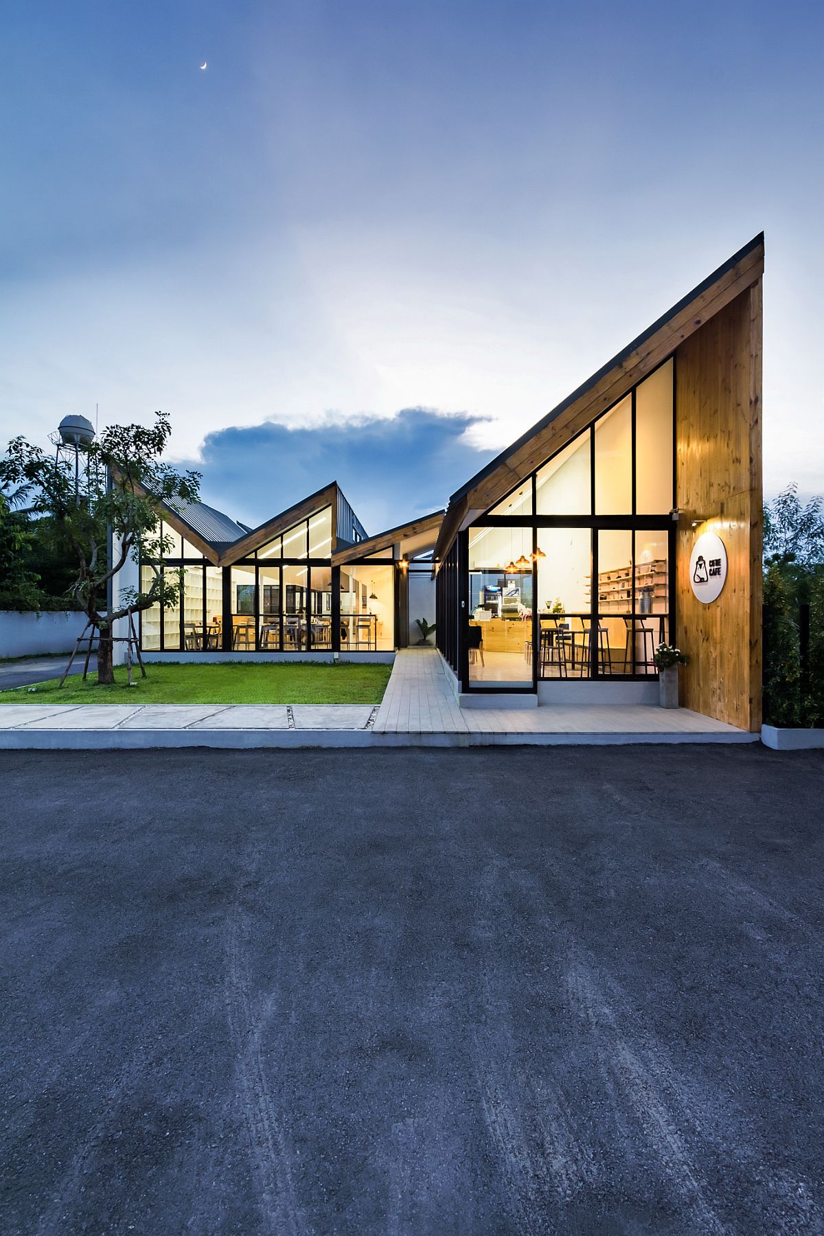 Folded-roof-design-of-the-office-and-lighting-gives-it-a-distinct-identity