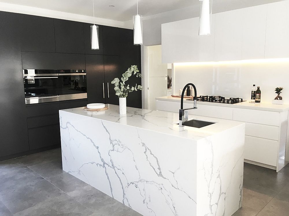 Modern-kitchen-in-black-and-white-with-marble-island-and-concrete-floor
