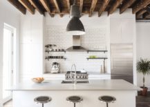 Oversized-pendant-light-brings-industrial-elegance-to-the-modern-kitchen-217x155