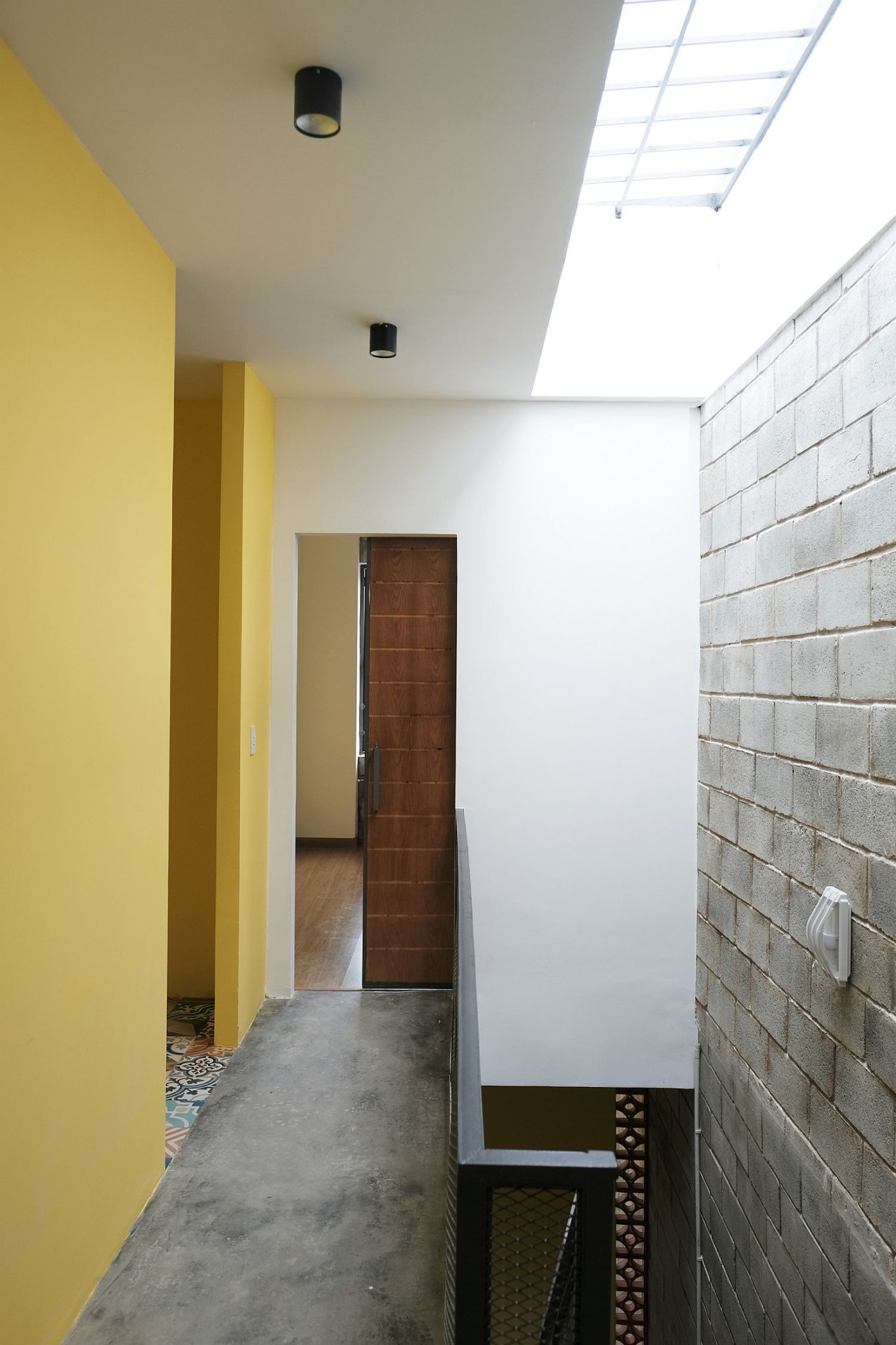 Simple duct brings natural light into the cost-effective home