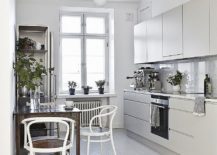 Small-breakfast-nook-in-the-modern-Scandinavian-kitchen-217x155