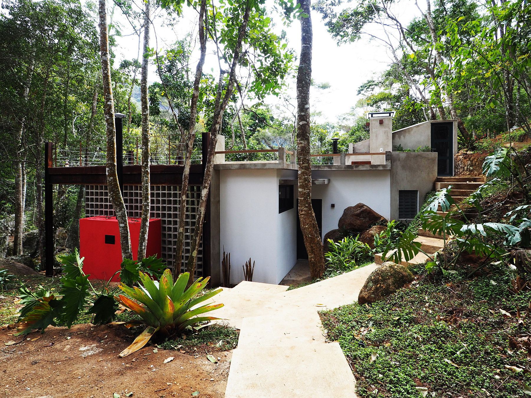 Smart design of the pavilion allows it to blend in with the landscape