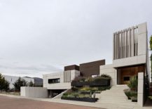 Street-facade-of-the-Mexican-House-keeps-out-cold-winds-from-the-mountains-217x155