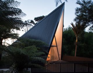 Tent House: Exceptional Weekend Retreat and Studio Cloaked in Green