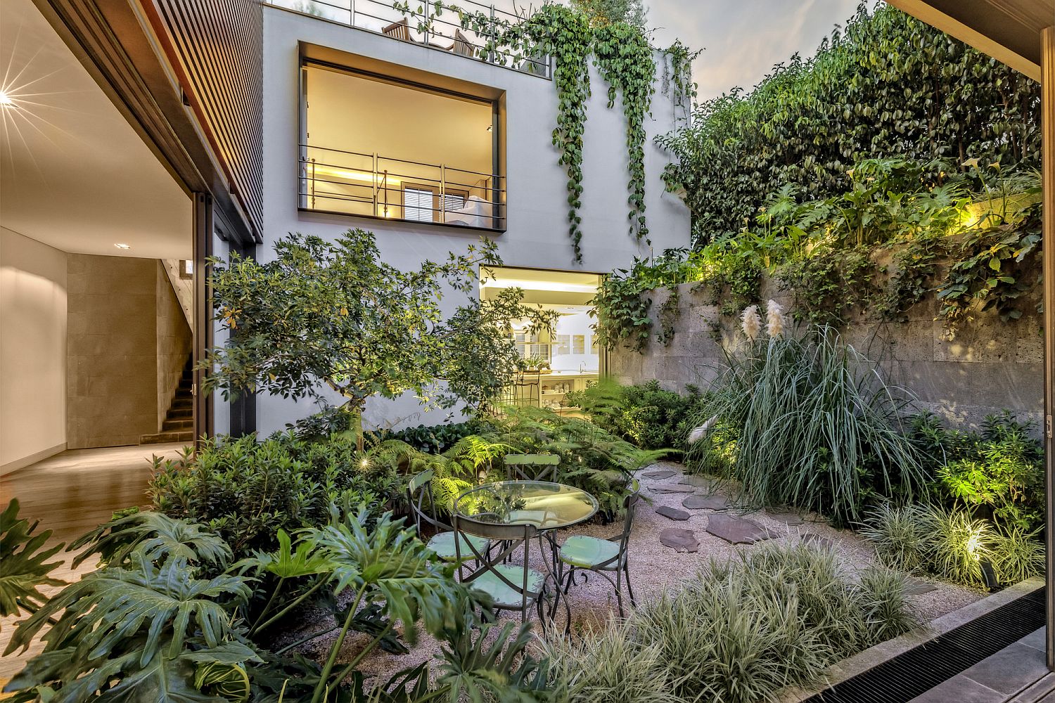 Stunning-central-courtyard-of-CSF-House-in-Ciudad-de-México-Mexico