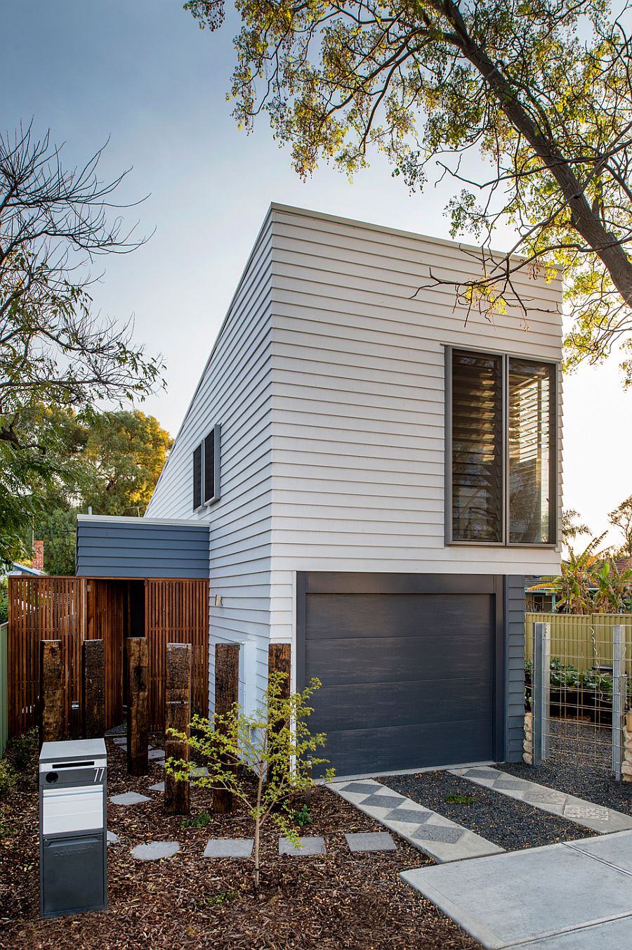 Unique-street-facade-of-steel-and-timber-home