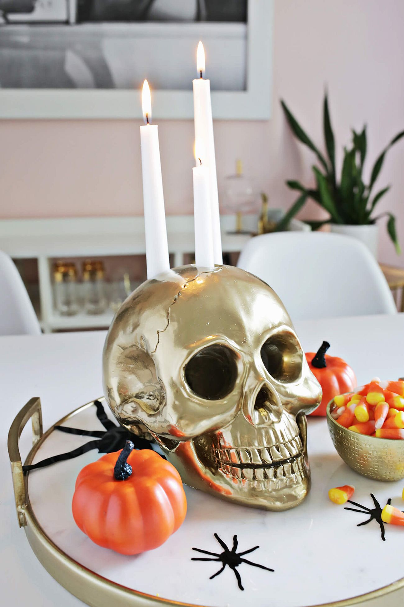 A Halloween table centerpiece that your guests can&#039;t stop talking about