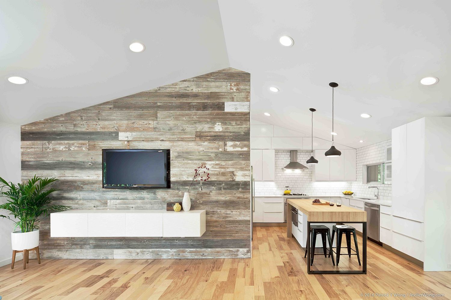 Accent-wall-in-reclaimed-wood-for-the-living-area