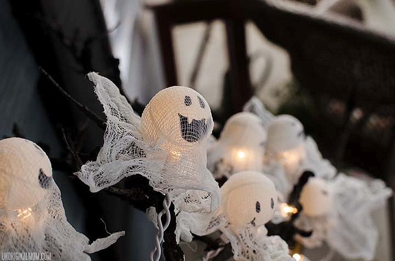 Awesome and fun ping pong DIY Halloween Ghost Lights