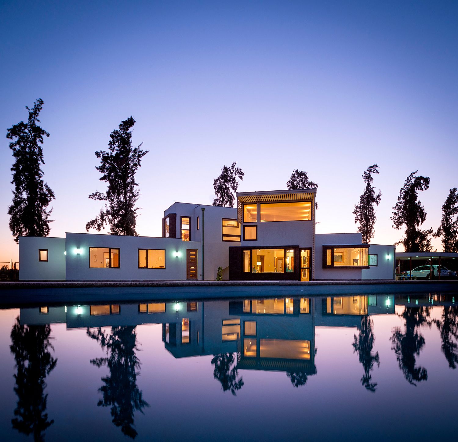 Contemporary Passalacqua Lahsen House on an agricultural lot in Chile