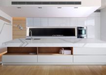 Contemporary-kitchen-in-white-with-polished-central-island-with-marble-countertop-217x155