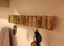Cool-DIY-wine-cork-key-holder-idea-217x155