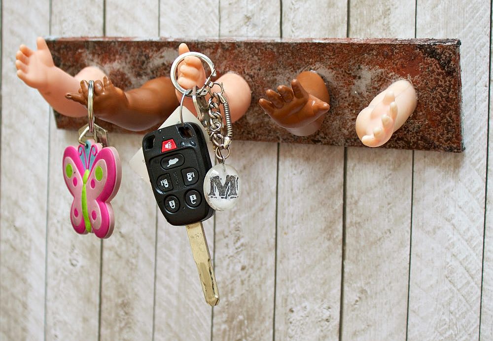 Creepy-Halloween-Key-Holder-DIY-with-Doll-Hands