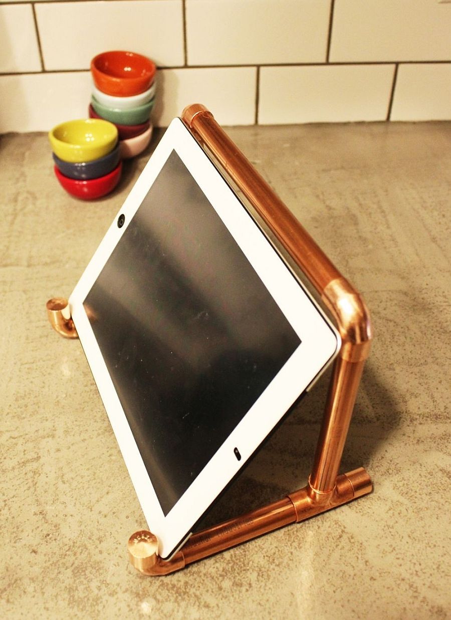 DIY-copper-pipe-iPad-stand-is-a-showstopper
