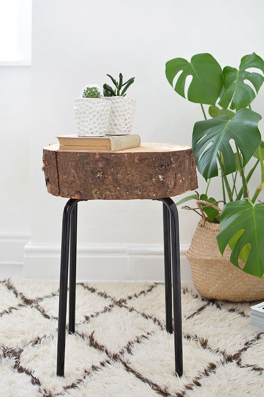 DIY-wood-slice-stool-and-side-table-has-a-simple-and-elegant-design