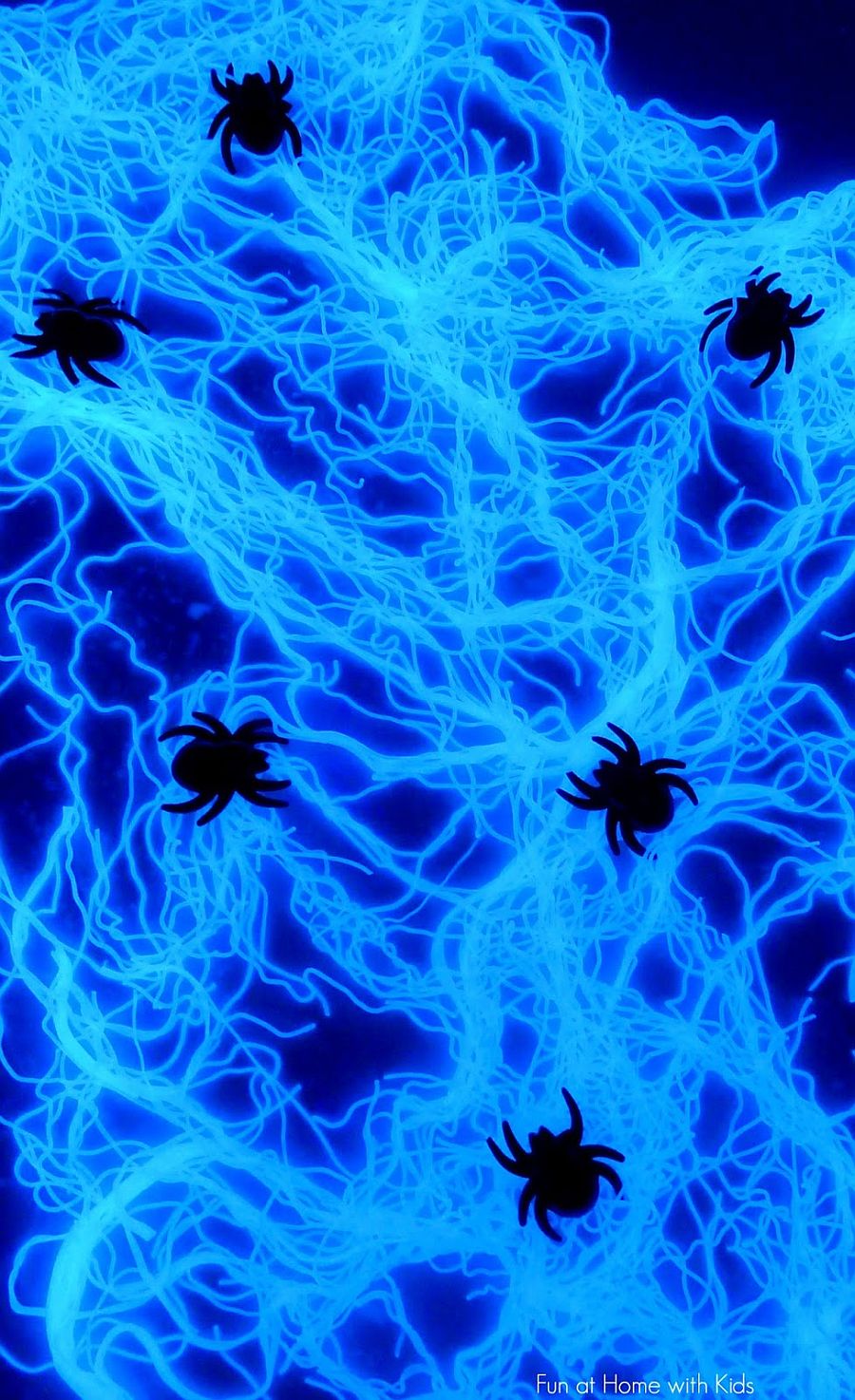 Edible glowing spiders look simply stunning