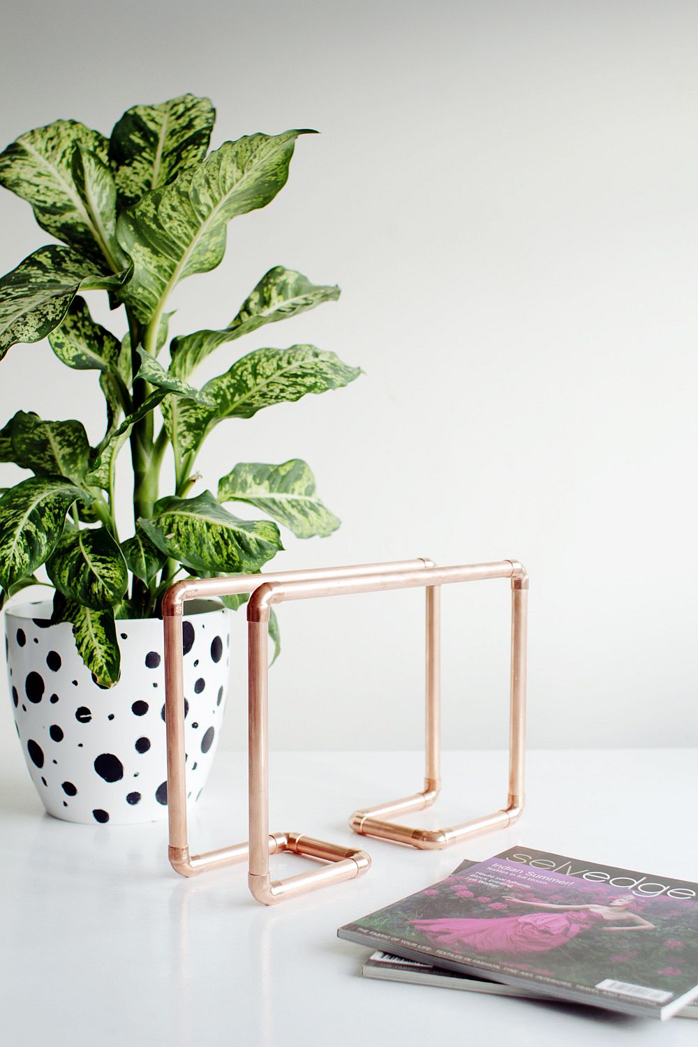 Goregous-Copper-Pipe-Magazine-Rack-DIY-1